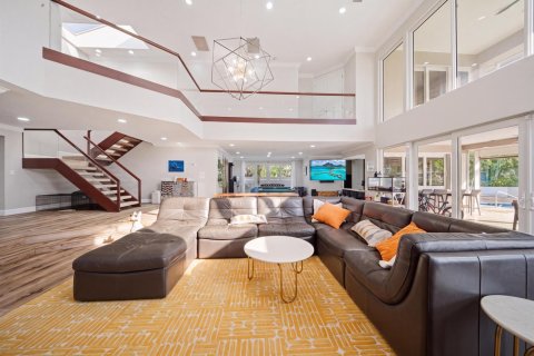 House in Coral Springs, Florida 8 bedrooms, 800.17 sq.m. № 2261688 - photo 22