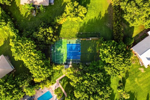 House in Coral Springs, Florida 8 bedrooms, 800.17 sq.m. № 2261688 - photo 3