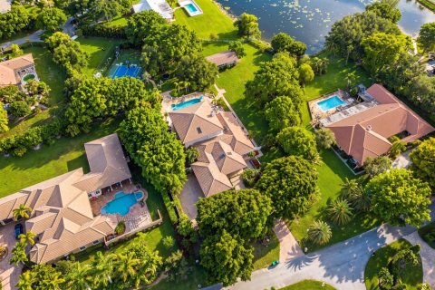 House in Coral Springs, Florida 8 bedrooms, 800.17 sq.m. № 2261688 - photo 2
