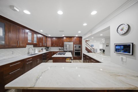 House in Coral Springs, Florida 8 bedrooms, 800.17 sq.m. № 2261688 - photo 20