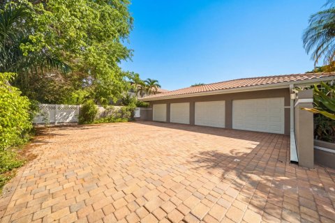 House in Coral Springs, Florida 8 bedrooms, 800.17 sq.m. № 2261688 - photo 8