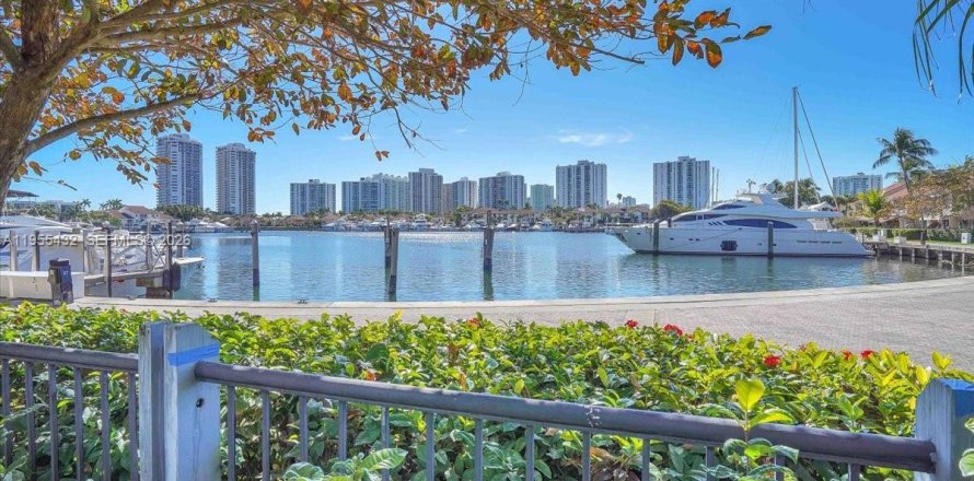 Кондоминиум с 3 спальнями в Авентура, Флорида № 2011764