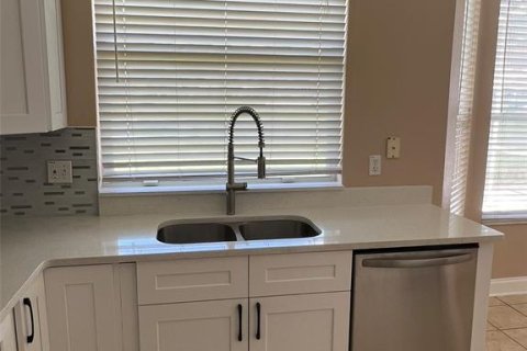 House in Orlando, Florida 4 bedrooms, 219.81 sq.m. № 2280273 - photo 11