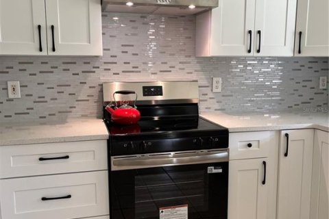 House in Orlando, Florida 4 bedrooms, 219.81 sq.m. № 2280273 - photo 10