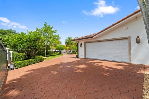 House in Miami, Florida 6 bedrooms, 596.71 sq.m. № 1848752 - photo 4