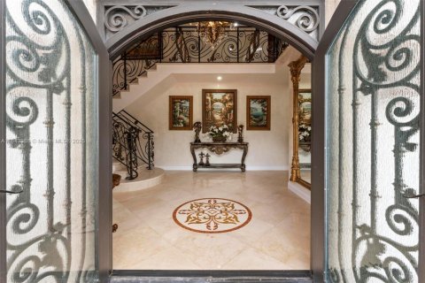 House in Miami, Florida 6 bedrooms, 596.71 sq.m. № 1848752 - photo 6