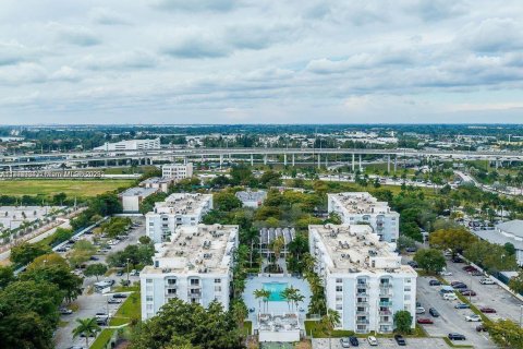 Copropriété à louer à Miami, Floride: 2 chambres, 96.25 m2 № 1661228 - photo 13
