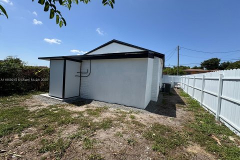 House in Miami, Florida 3 bedrooms, 60.76 sq.m. № 1887258 - photo 27