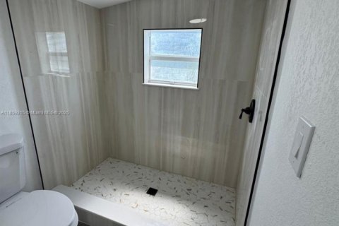 House in Miami, Florida 3 bedrooms, 60.76 sq.m. № 1887258 - photo 22
