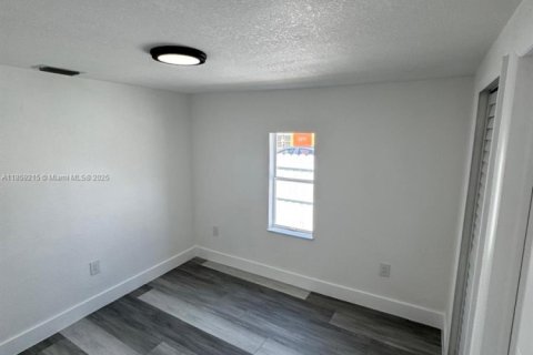 House in Miami, Florida 3 bedrooms, 60.76 sq.m. № 1887258 - photo 18