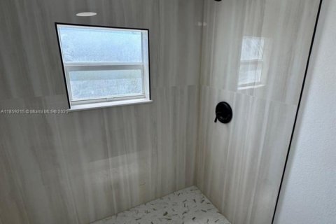 House in Miami, Florida 3 bedrooms, 60.76 sq.m. № 1887258 - photo 23