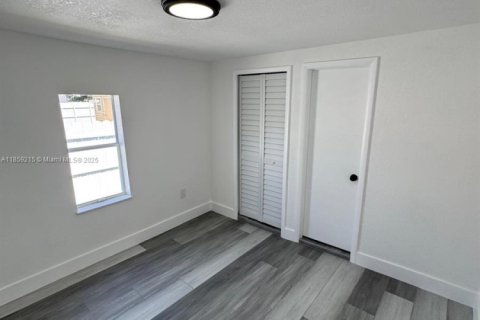House in Miami, Florida 3 bedrooms, 60.76 sq.m. № 1887258 - photo 17