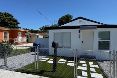 House in Miami, Florida 3 bedrooms, 60.76 sq.m. № 1887258 - photo 4