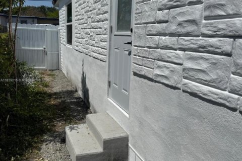 House in Miami, Florida 3 bedrooms, 60.76 sq.m. № 1887258 - photo 24