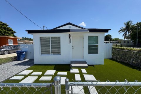 House in Miami, Florida 3 bedrooms, 60.76 sq.m. № 1887258 - photo 12