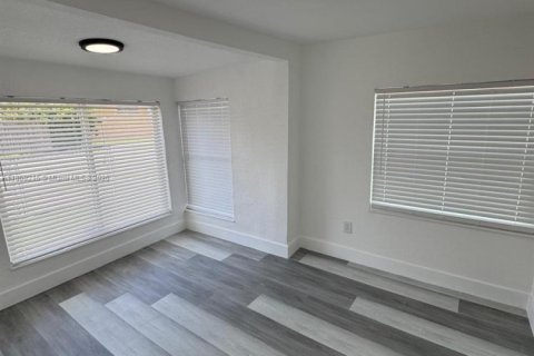 House in Miami, Florida 3 bedrooms, 60.76 sq.m. № 1887258 - photo 10