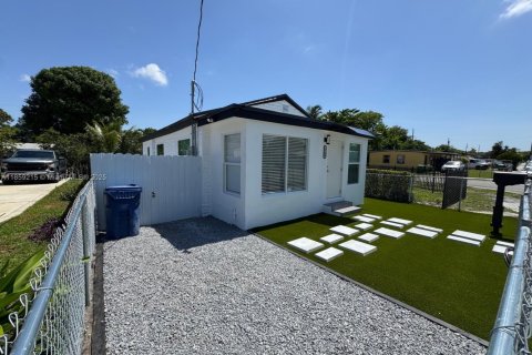 House in Miami, Florida 3 bedrooms, 60.76 sq.m. № 1887258 - photo 11