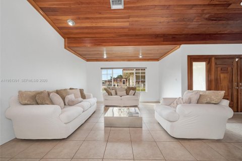 Casa en venta en Miami, Florida, 7 dormitorios, 508.55 m2 № 2007281 - foto 6