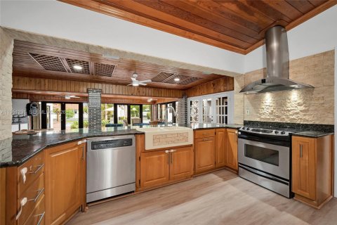 Casa en venta en Miami, Florida, 7 dormitorios, 508.55 m2 № 2007281 - foto 10