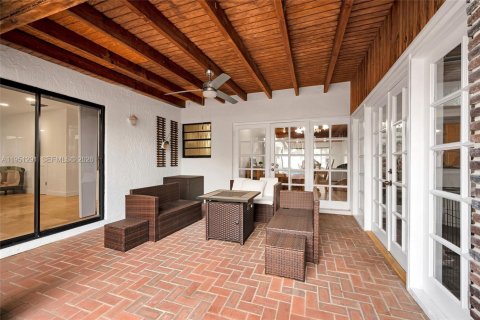 Casa en venta en Miami, Florida, 7 dormitorios, 508.55 m2 № 2007281 - foto 24