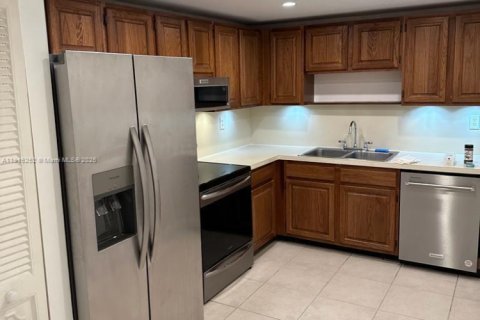 Condo in Miami Beach, Florida, 2 bedrooms  № 1970651 - photo 10