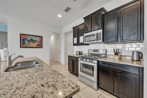 House in Davenport, Florida 6 bedrooms, 303.79 sq.m. № 870582 - photo 12