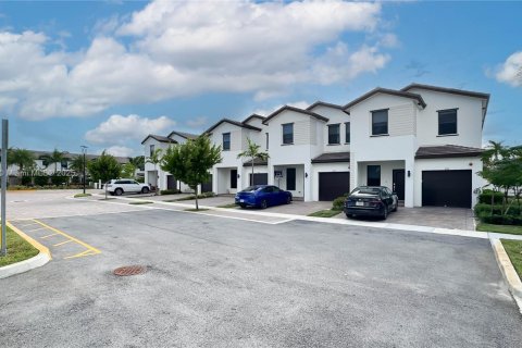 Touwnhouse à vendre à Pembroke Pines, Floride: 3 chambres, 163.14 m2 № 1945486 - photo 3