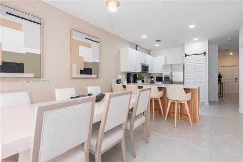 Touwnhouse à vendre à Pembroke Pines, Floride: 3 chambres, 163.14 m2 № 1945486 - photo 7