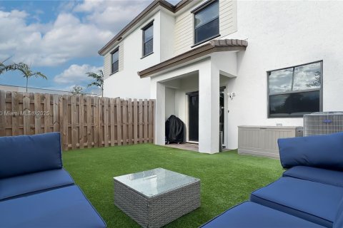 Touwnhouse à vendre à Pembroke Pines, Floride: 3 chambres, 163.14 m2 № 1945486 - photo 18