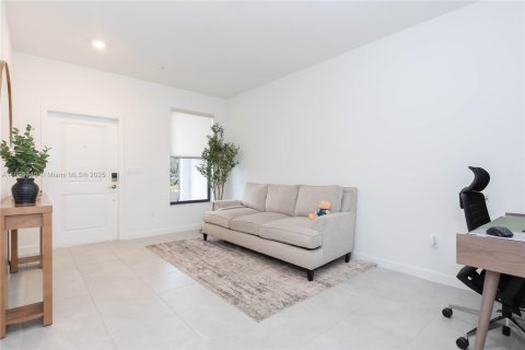 Touwnhouse à vendre à Pembroke Pines, Floride: 3 chambres, 163.14 m2 № 1945486 - photo 5