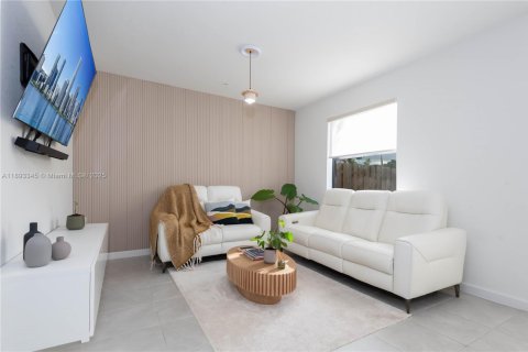 Touwnhouse à vendre à Pembroke Pines, Floride: 3 chambres, 163.14 m2 № 1945486 - photo 11