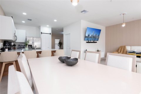 Touwnhouse à vendre à Pembroke Pines, Floride: 3 chambres, 163.14 m2 № 1945486 - photo 9