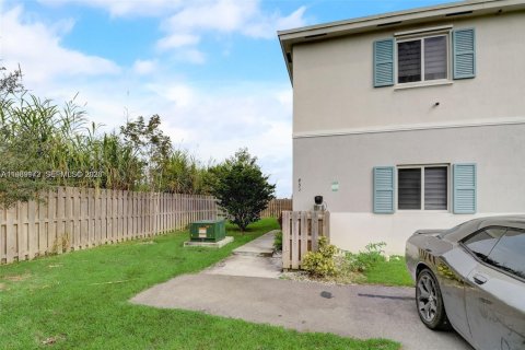 Таунхаус в Флорида-Сити, Флорида 4 спальни, 160.72м2 № 2053225