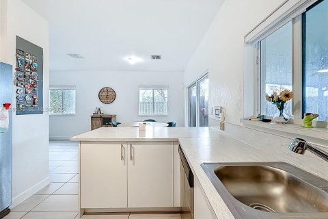 Купить таунхаус в Флорида-Сити, Флорида 4 спальни, 160.72м2, № 2053225 - фото 12