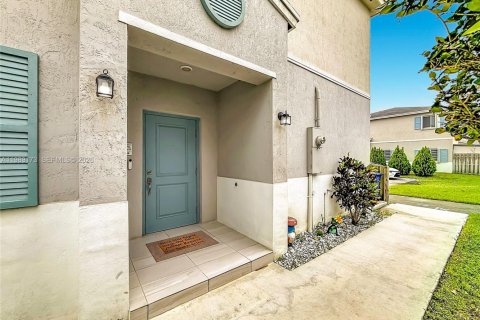 Купить таунхаус в Флорида-Сити, Флорида 4 спальни, 160.72м2, № 2053225 - фото 2