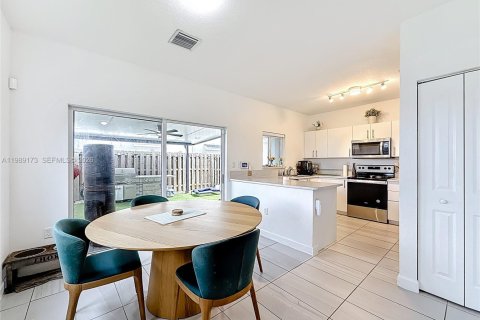 Купить таунхаус в Флорида-Сити, Флорида 4 спальни, 160.72м2, № 2053225 - фото 8