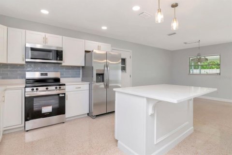 Casa en venta en Tampa, Florida, 3 dormitorios, 118.45 m2 № 1849926 - foto 10