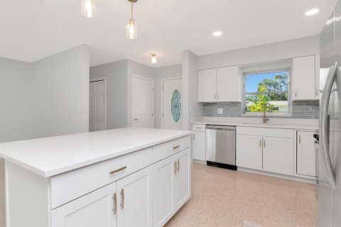 Casa en venta en Tampa, Florida, 3 dormitorios, 118.45 m2 № 1849926 - foto 11