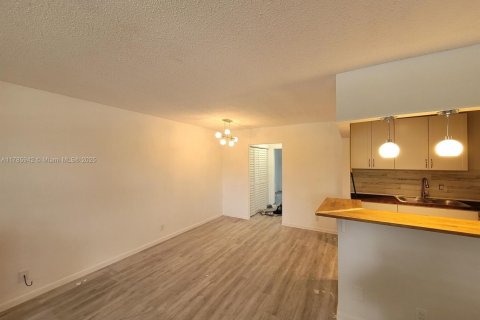 Condominio en West Palm Beach, Florida, 1 dormitorio  № 2023067