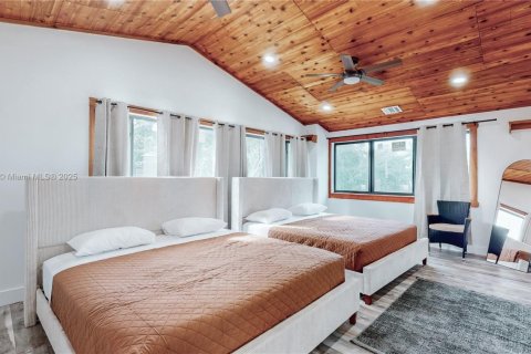 House in Hollywood, Florida 4 bedrooms, 187.66 sq.m. № 1955201 - photo 27