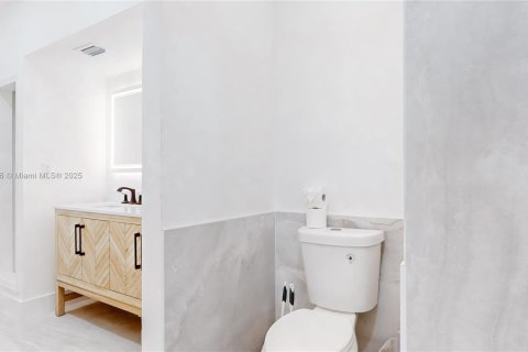 House in Hollywood, Florida 4 bedrooms, 187.66 sq.m. № 1955201 - photo 15