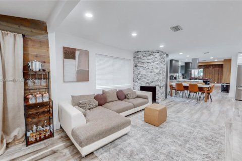 House in Hollywood, Florida 4 bedrooms, 187.66 sq.m. № 1955201 - photo 26