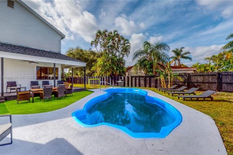 House in Hollywood, Florida 4 bedrooms, 187.66 sq.m. № 1955201 - photo 6