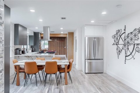 House in Hollywood, Florida 4 bedrooms, 187.66 sq.m. № 1955201 - photo 19