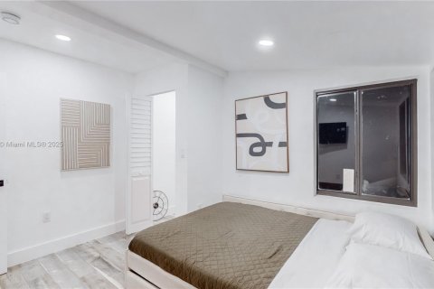 House in Hollywood, Florida 4 bedrooms, 187.66 sq.m. № 1955201 - photo 24