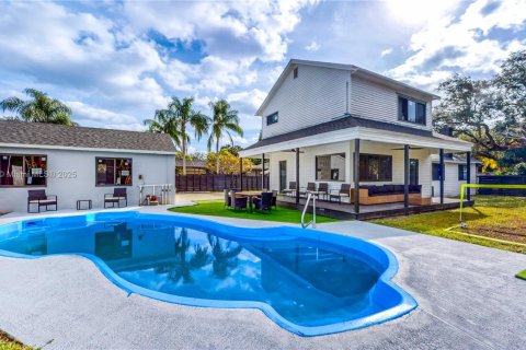 House in Hollywood, Florida 4 bedrooms, 187.66 sq.m. № 1955201 - photo 4