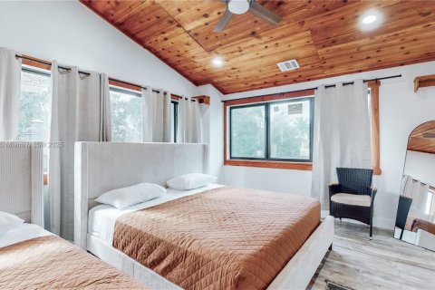 House in Hollywood, Florida 4 bedrooms, 187.66 sq.m. № 1955201 - photo 29