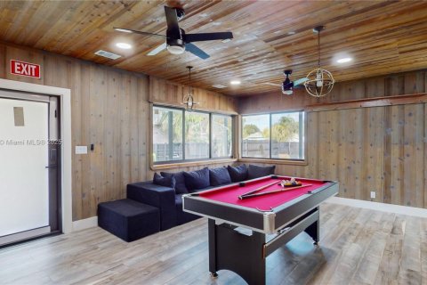 House in Hollywood, Florida 4 bedrooms, 187.66 sq.m. № 1955201 - photo 14