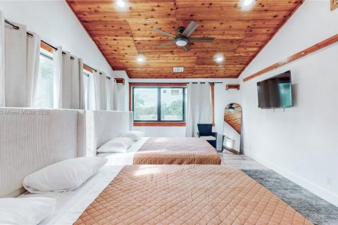 House in Hollywood, Florida 4 bedrooms, 187.66 sq.m. № 1955201 - photo 16