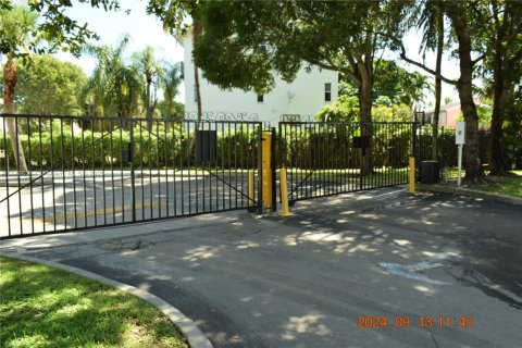 Condo in Homestead, Florida, 2 bedrooms  № 1697371 - photo 8